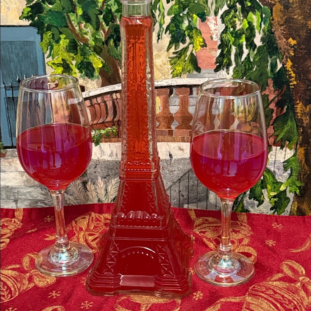 Vintage Clear Eiffel Tower Glass Decanter 🍇